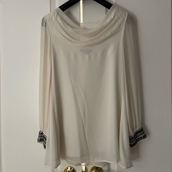 Guess Dress ✨ - Picture 2 of 3